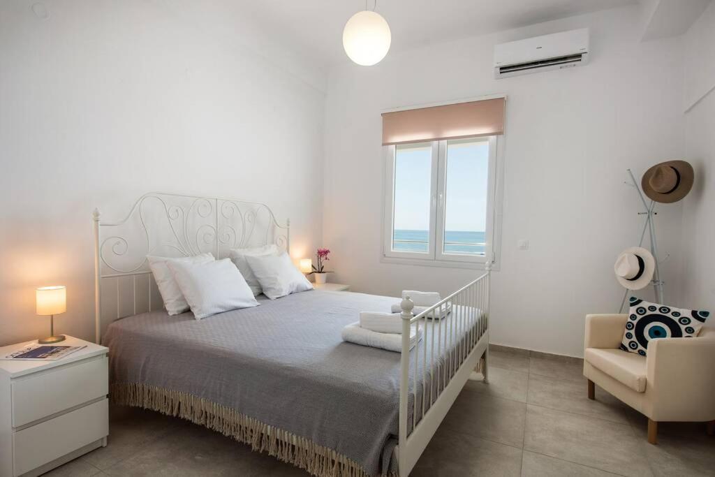 Amazing Seafront Suite Jerápetra Kültér fotó