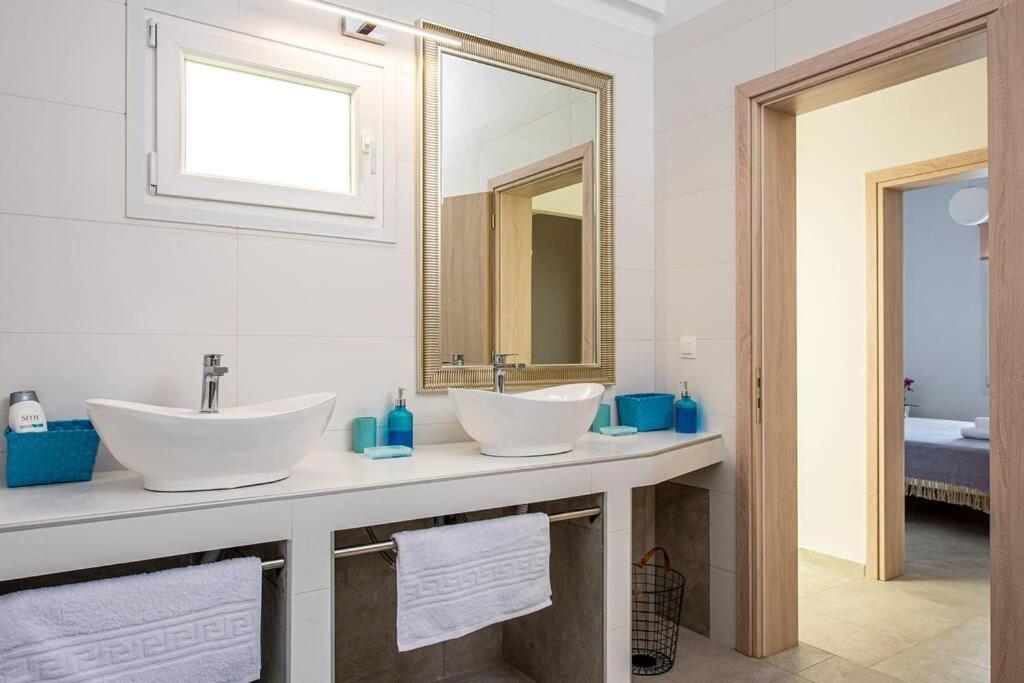 Amazing Seafront Suite Jerápetra Kültér fotó
